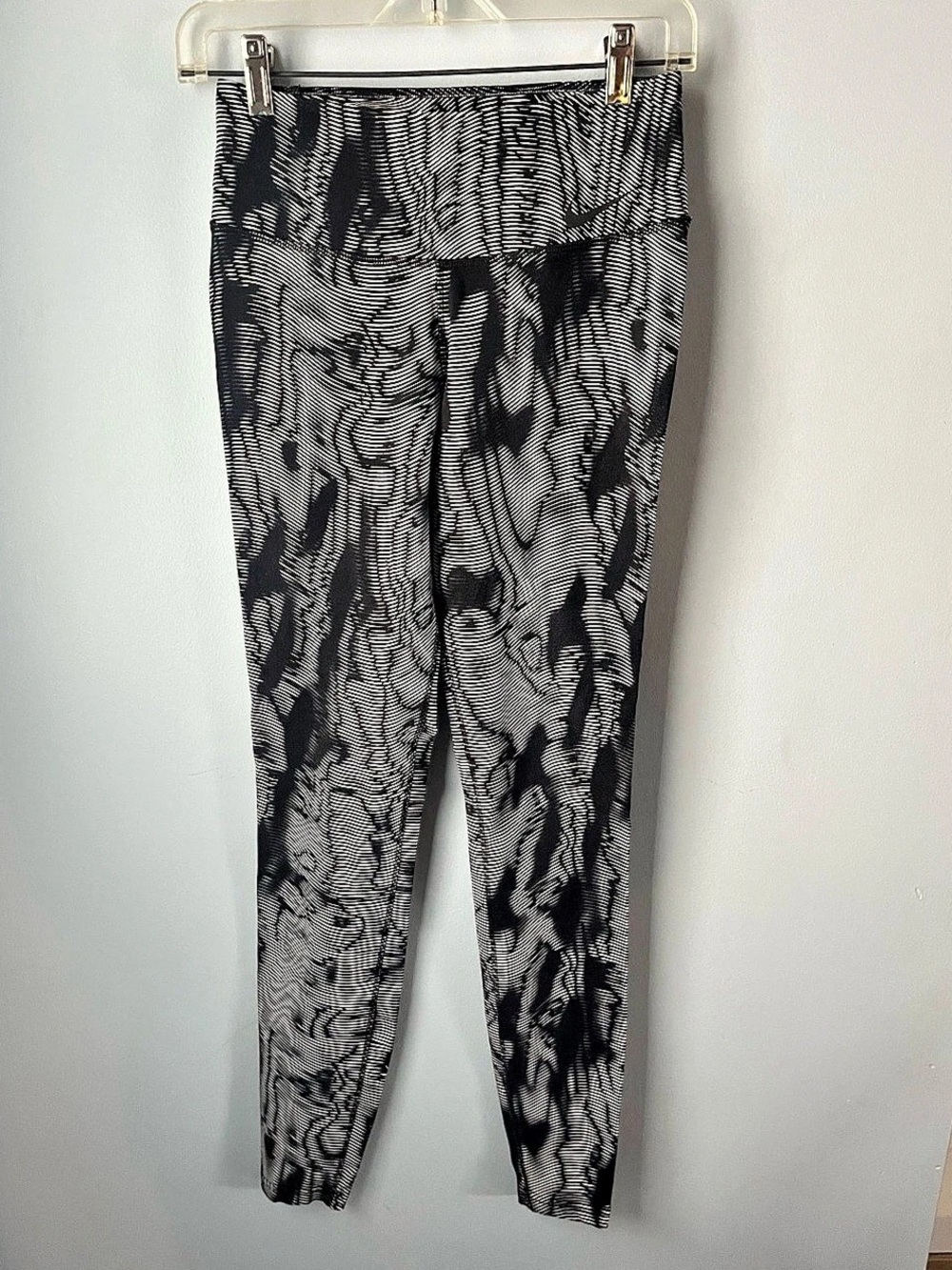 Nike Dri-FIT Legendary Waves Training Black & White Print Leggings Size S